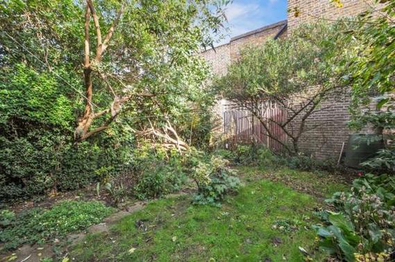 2 bedroom Maisonette...